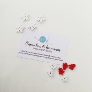 botones copos de nieve y árbol de navidad